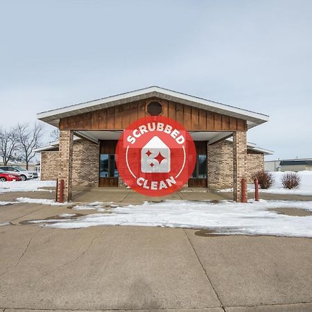 Oyo Hotel Chesaning Route 52 & Hwy 57 Екстериор снимка