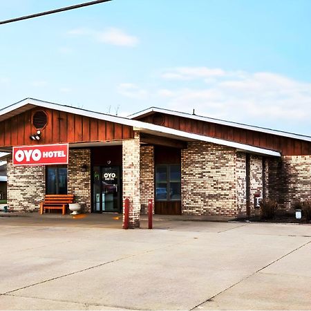 Oyo Hotel Chesaning Route 52 & Hwy 57 Екстериор снимка
