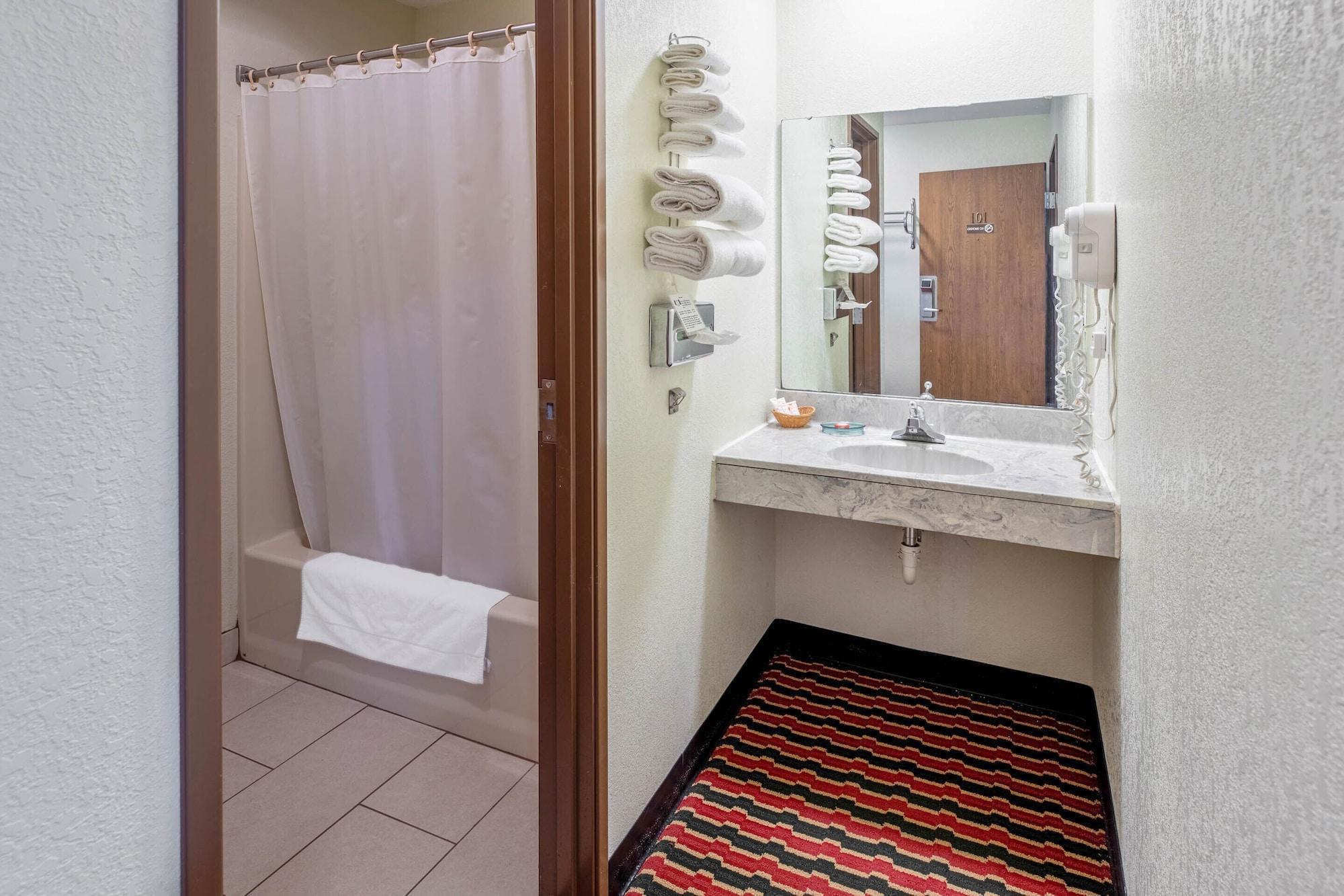 Oyo Hotel Chesaning Route 52 & Hwy 57 Екстериор снимка