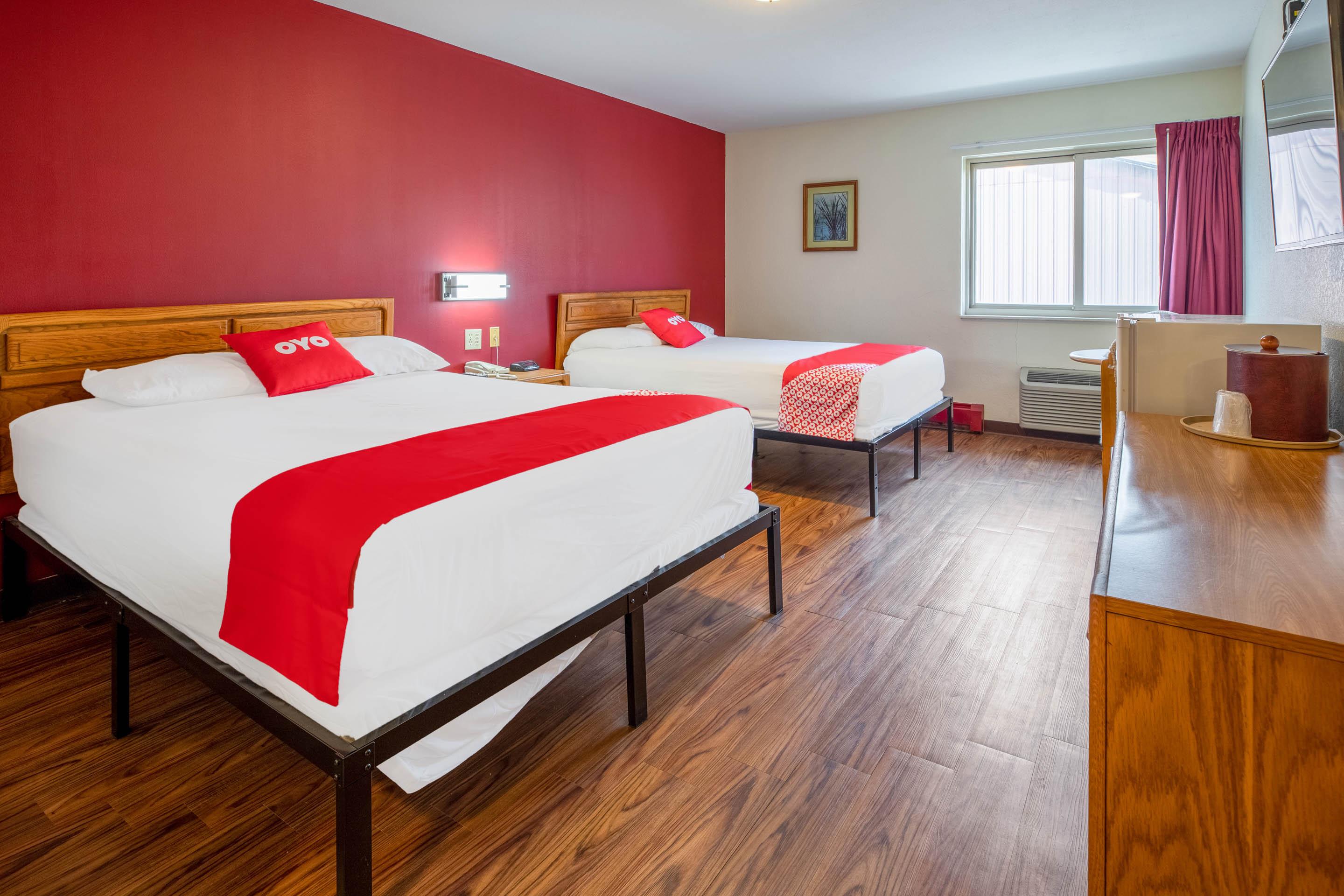 Oyo Hotel Chesaning Route 52 & Hwy 57 Екстериор снимка