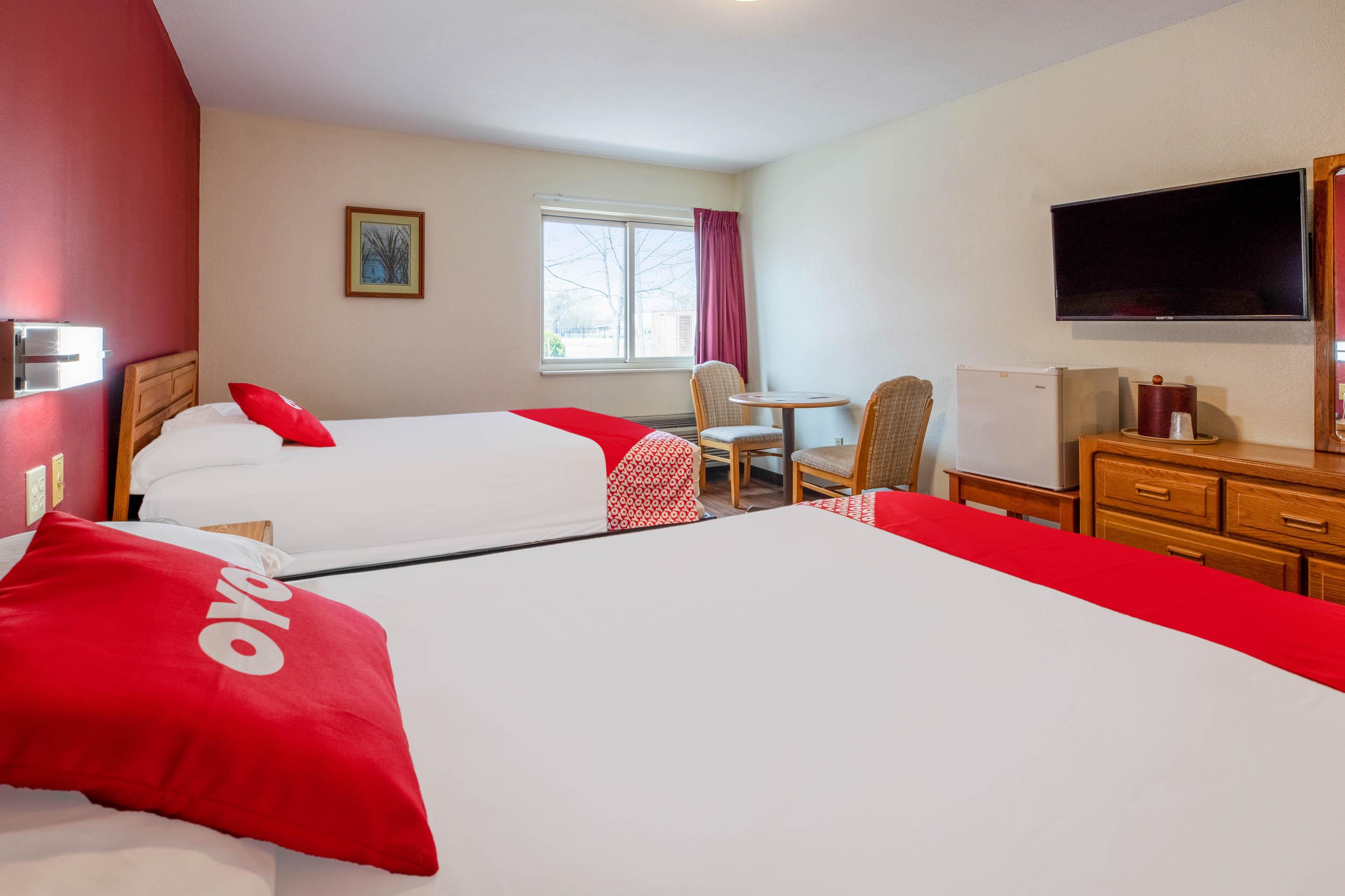 Oyo Hotel Chesaning Route 52 & Hwy 57 Екстериор снимка