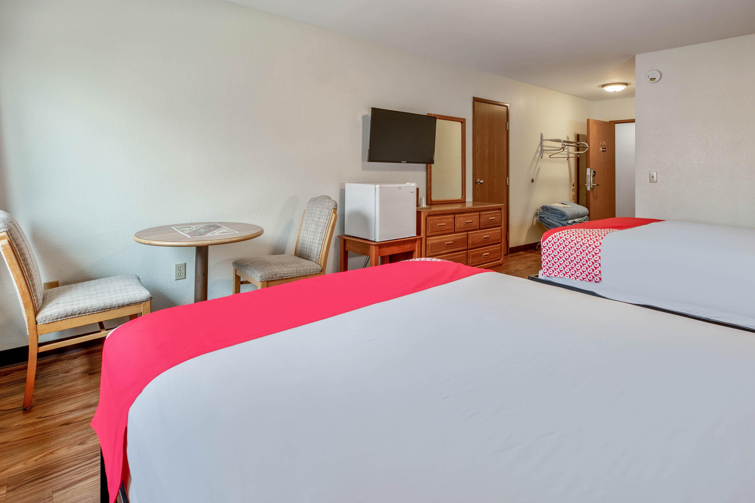 Oyo Hotel Chesaning Route 52 & Hwy 57 Екстериор снимка
