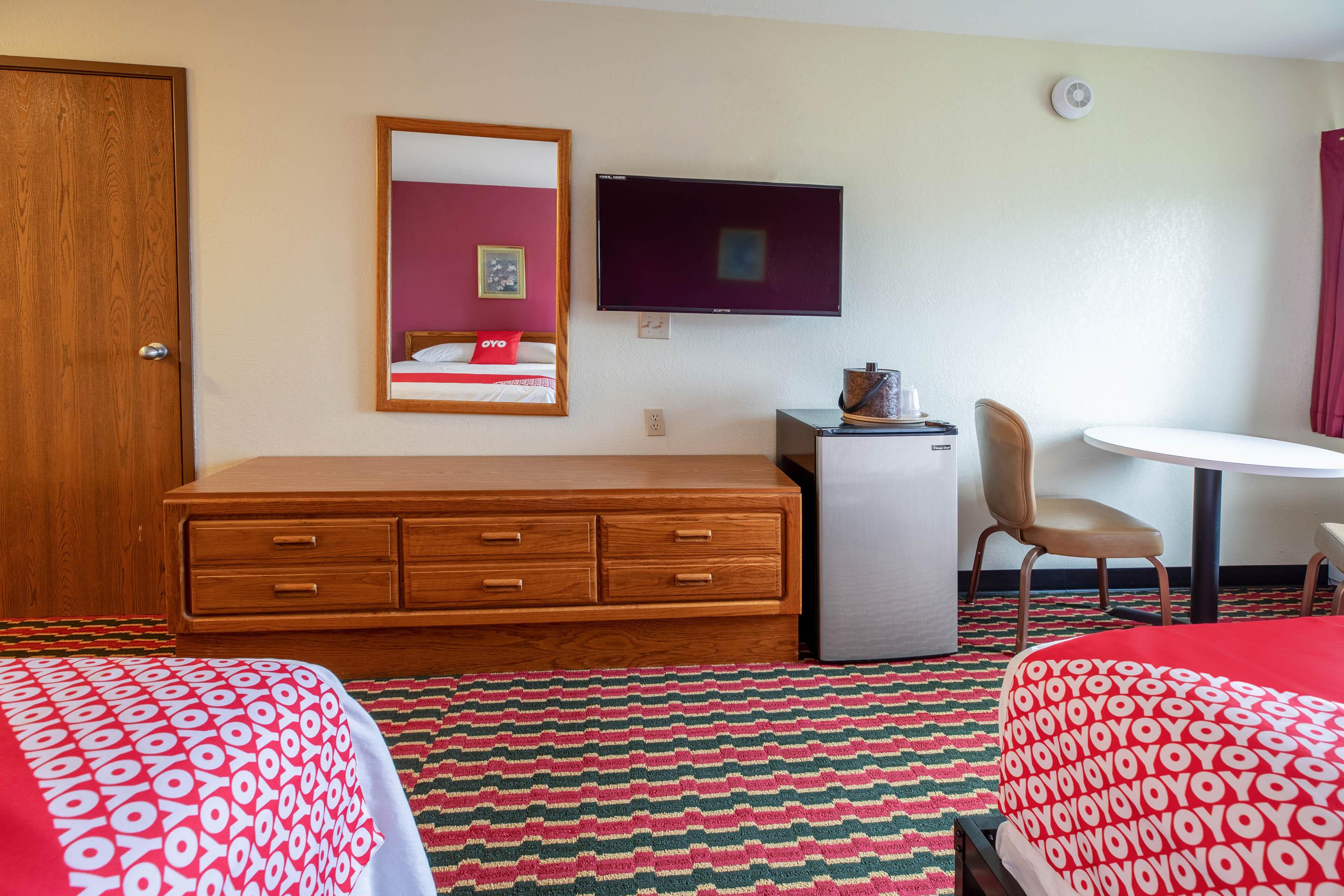 Oyo Hotel Chesaning Route 52 & Hwy 57 Екстериор снимка