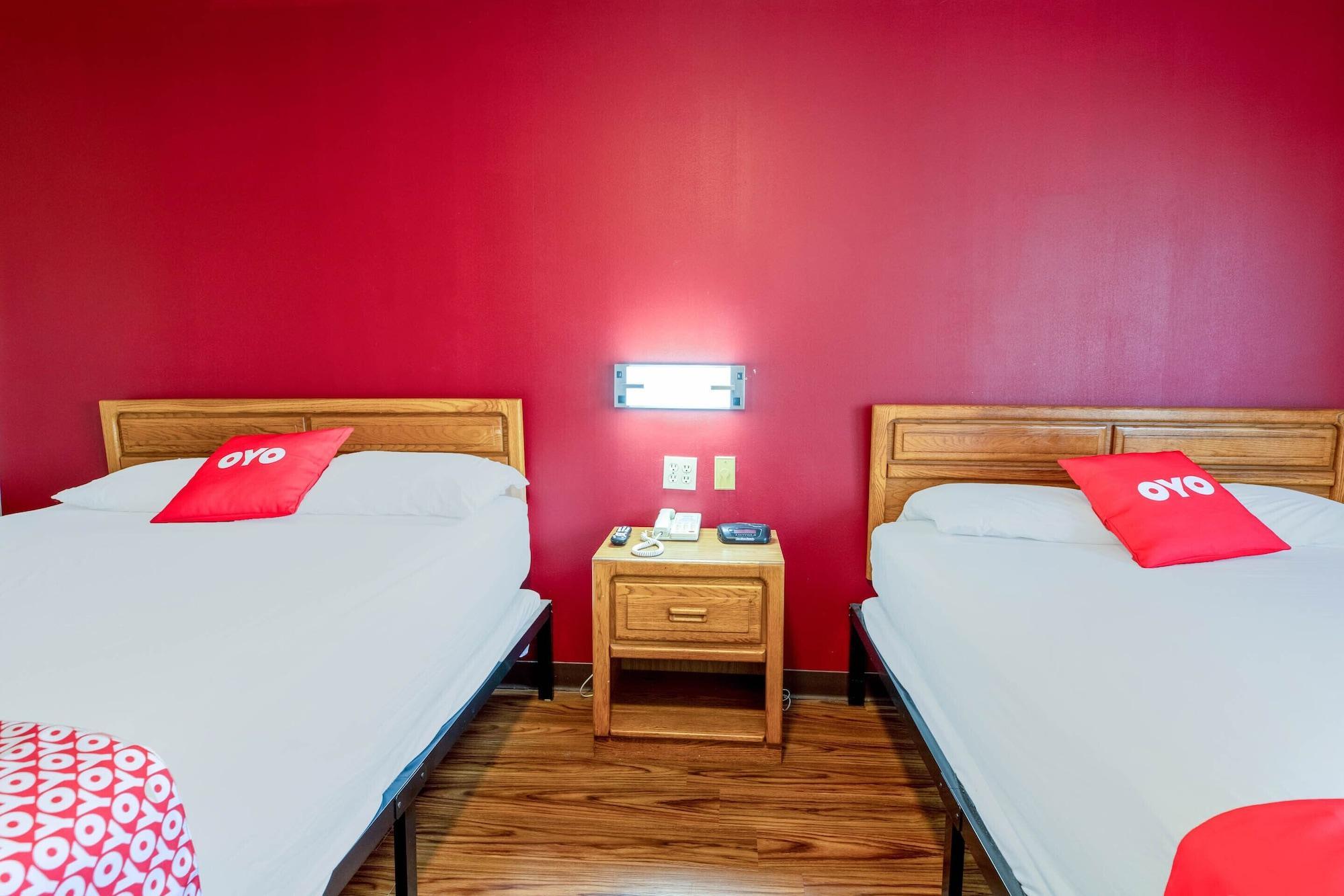 Oyo Hotel Chesaning Route 52 & Hwy 57 Екстериор снимка
