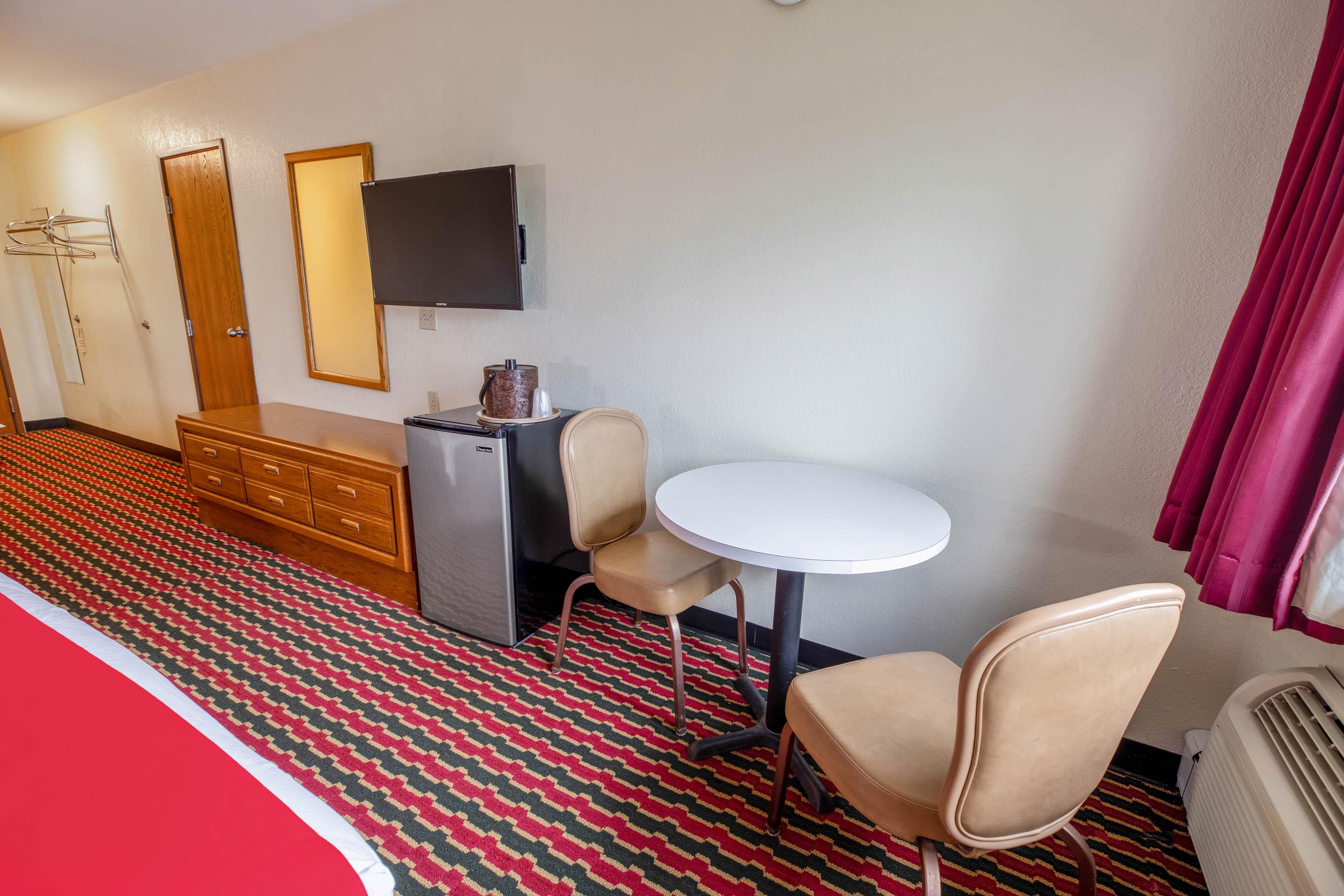 Oyo Hotel Chesaning Route 52 & Hwy 57 Екстериор снимка