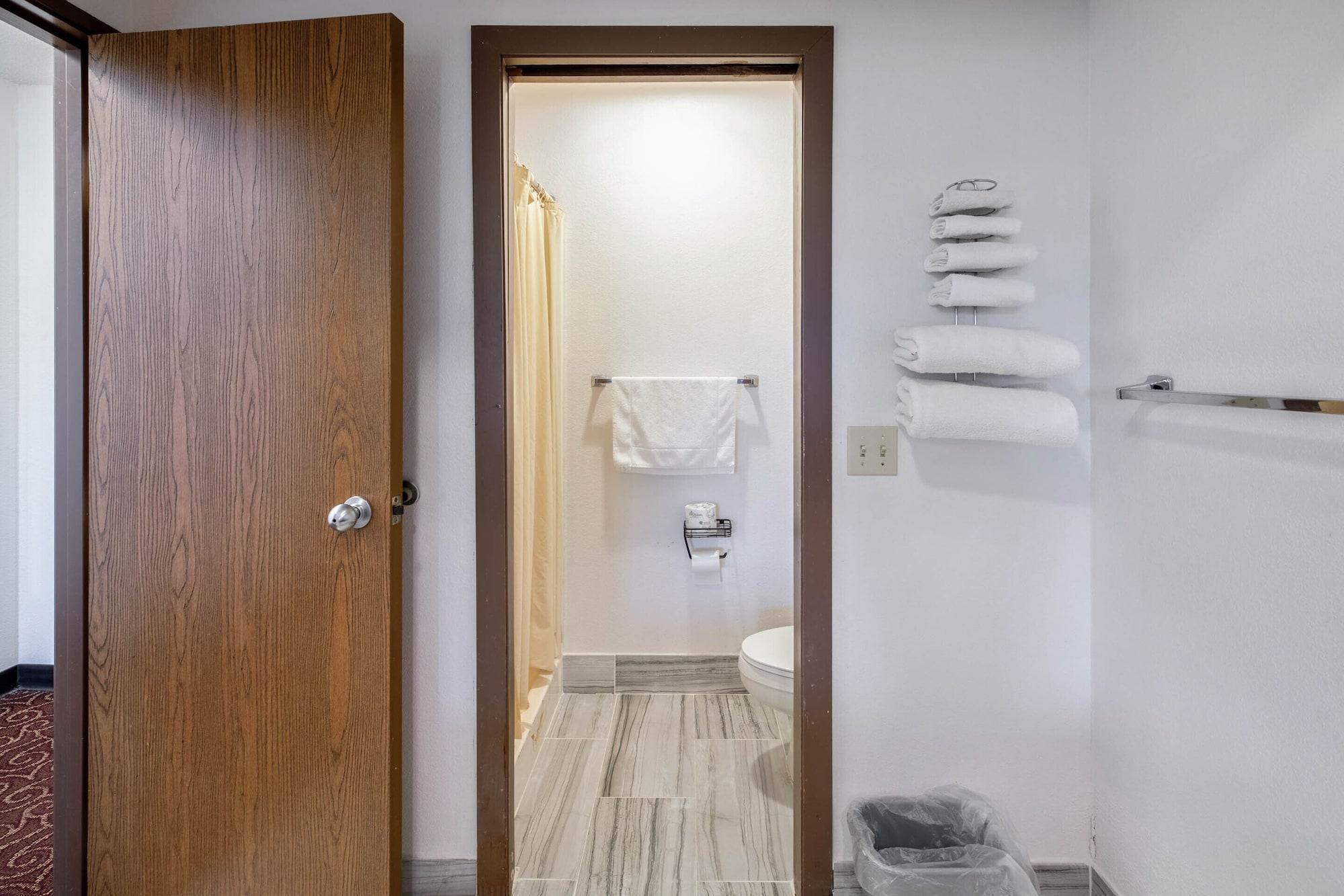 Oyo Hotel Chesaning Route 52 & Hwy 57 Екстериор снимка