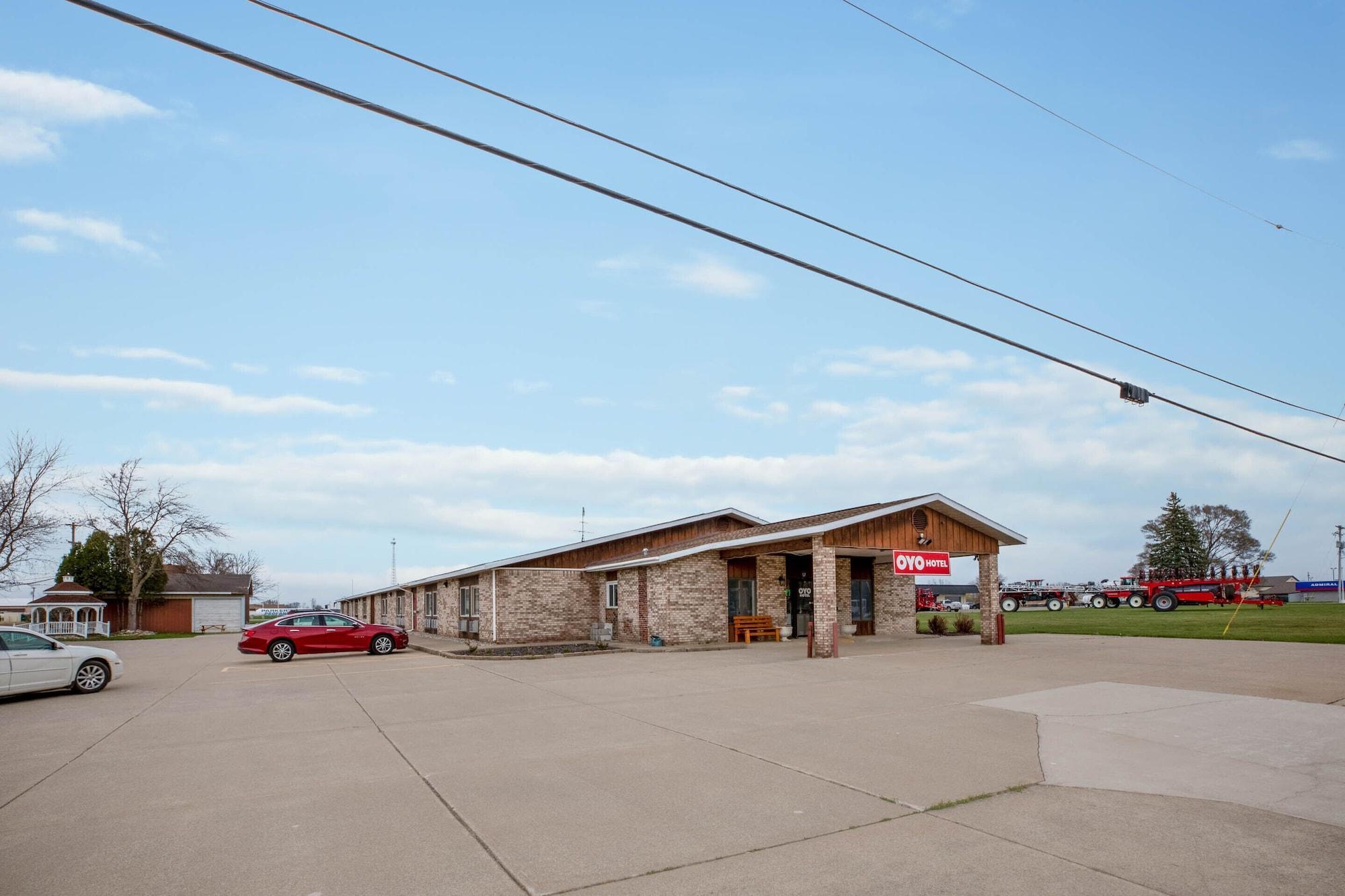 Oyo Hotel Chesaning Route 52 & Hwy 57 Екстериор снимка