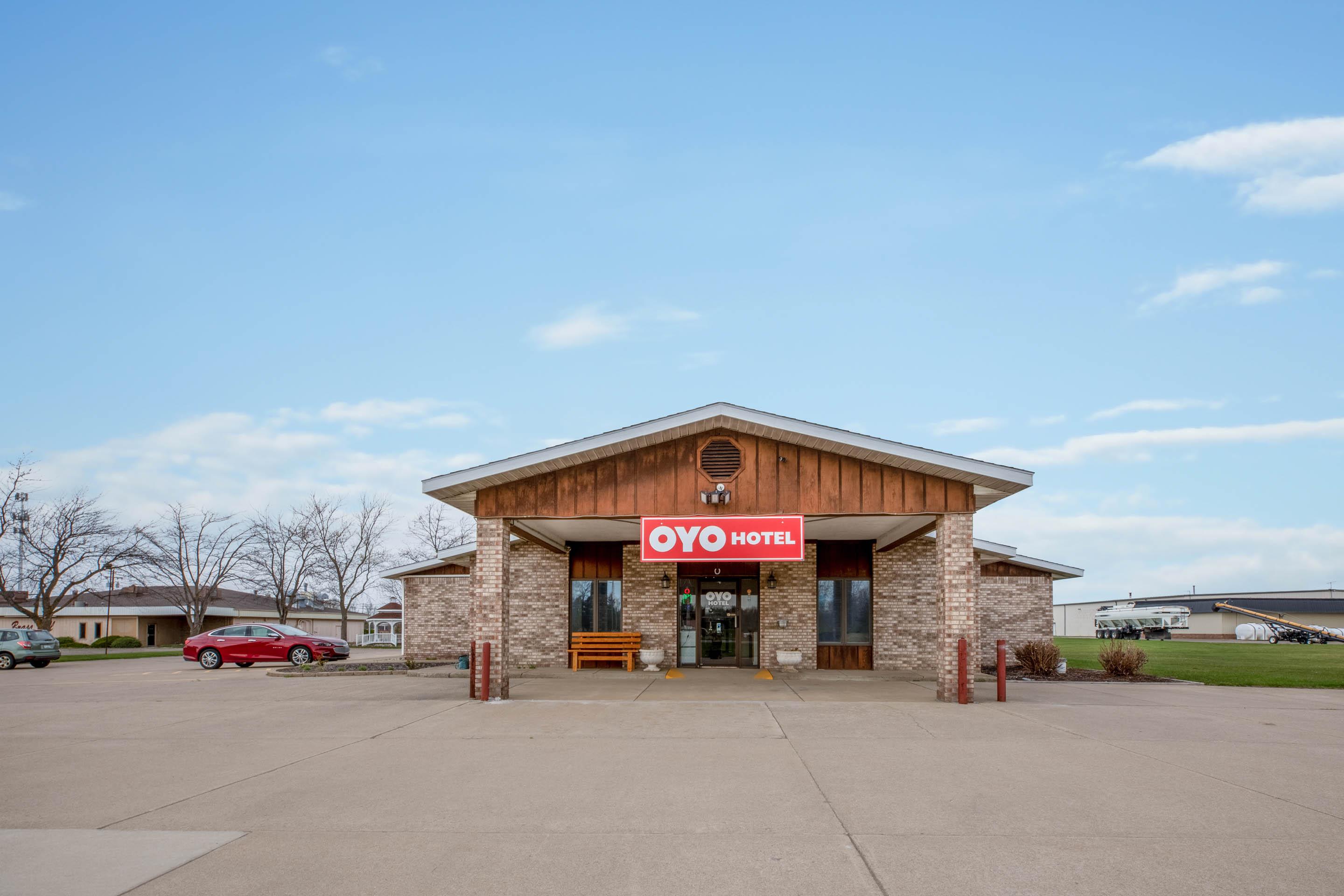 Oyo Hotel Chesaning Route 52 & Hwy 57 Екстериор снимка