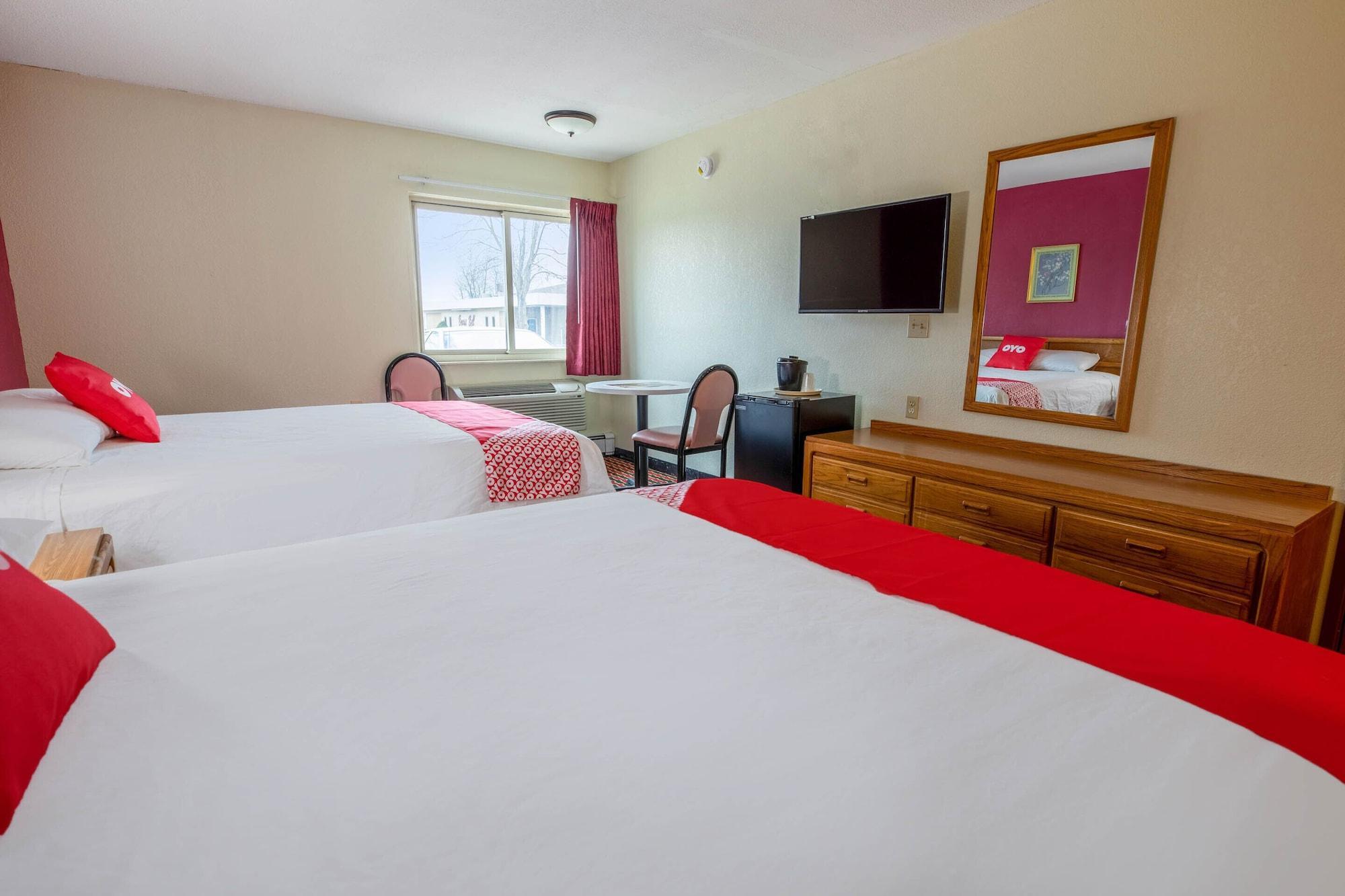 Oyo Hotel Chesaning Route 52 & Hwy 57 Екстериор снимка
