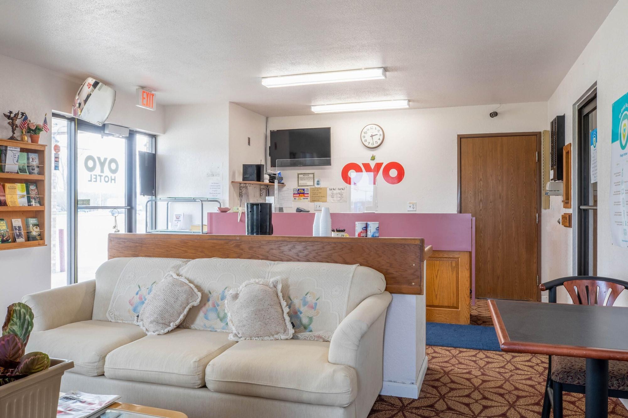 Oyo Hotel Chesaning Route 52 & Hwy 57 Екстериор снимка