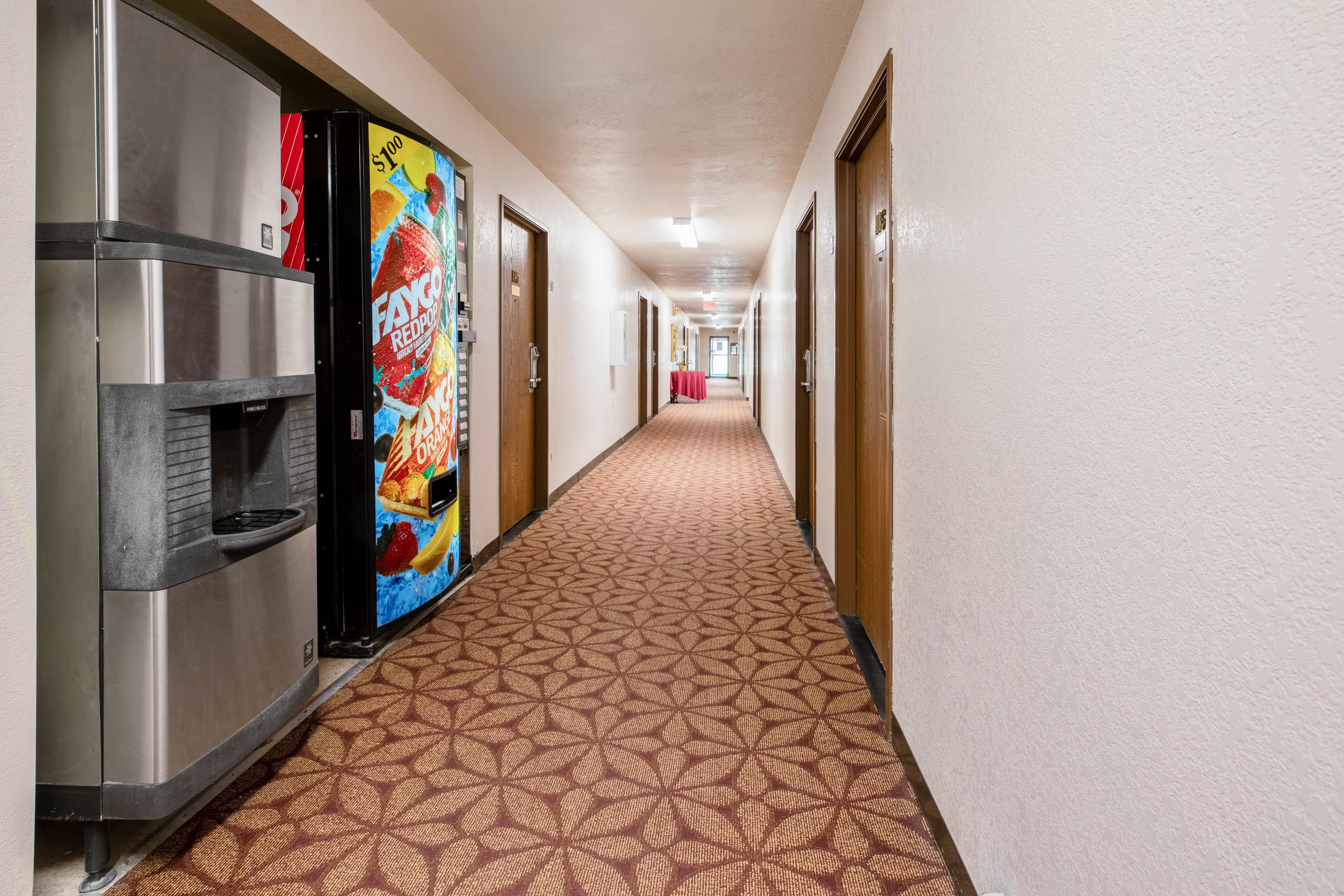 Oyo Hotel Chesaning Route 52 & Hwy 57 Екстериор снимка