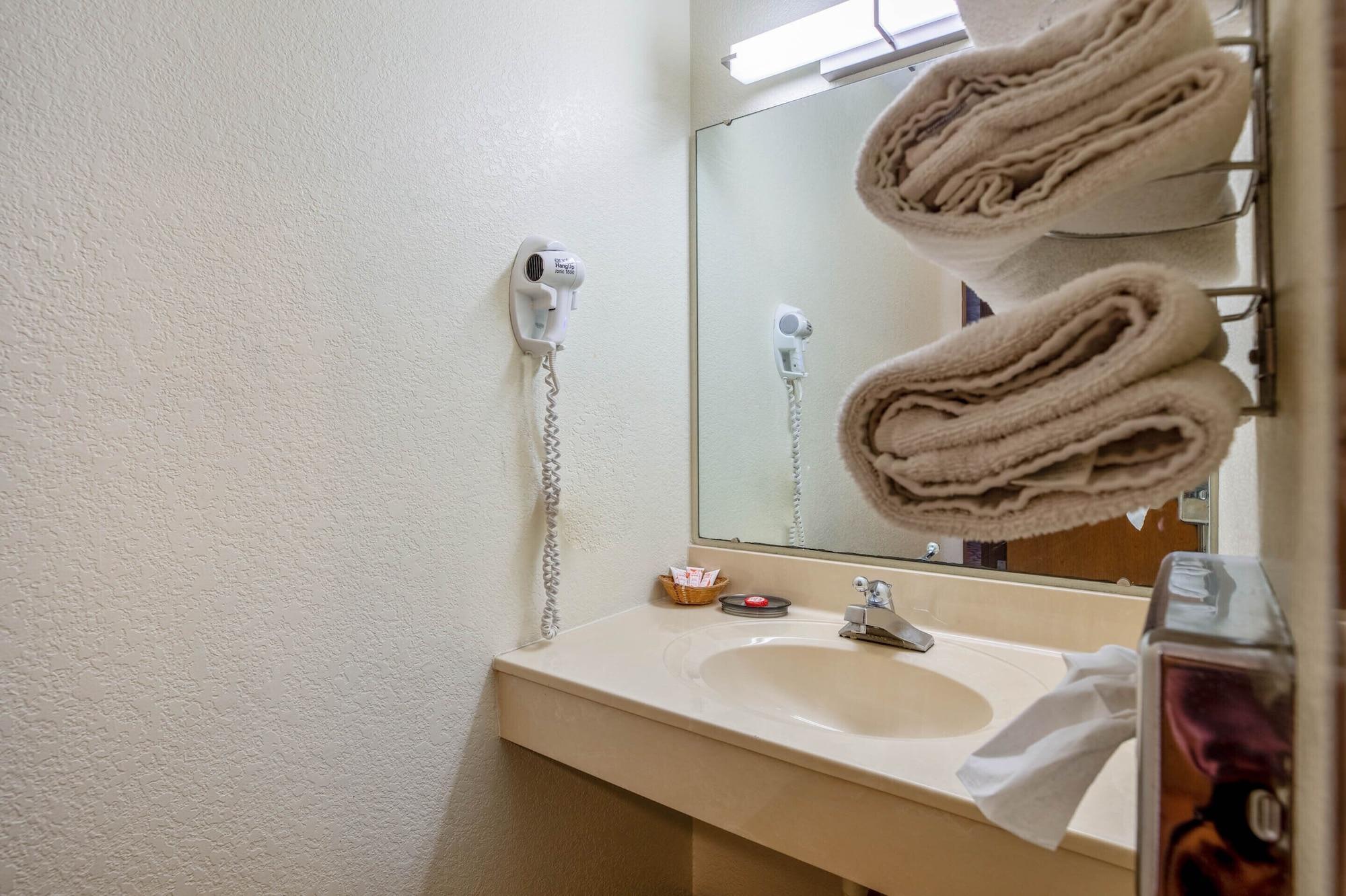 Oyo Hotel Chesaning Route 52 & Hwy 57 Екстериор снимка