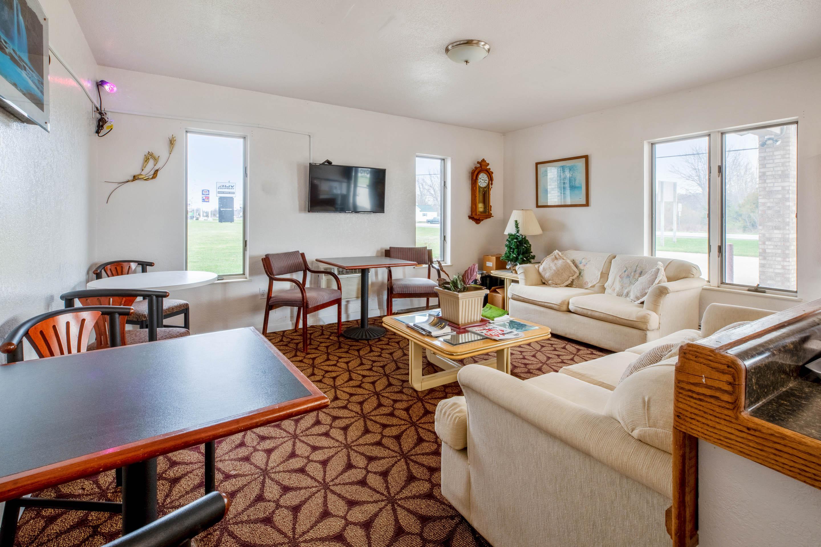 Oyo Hotel Chesaning Route 52 & Hwy 57 Екстериор снимка