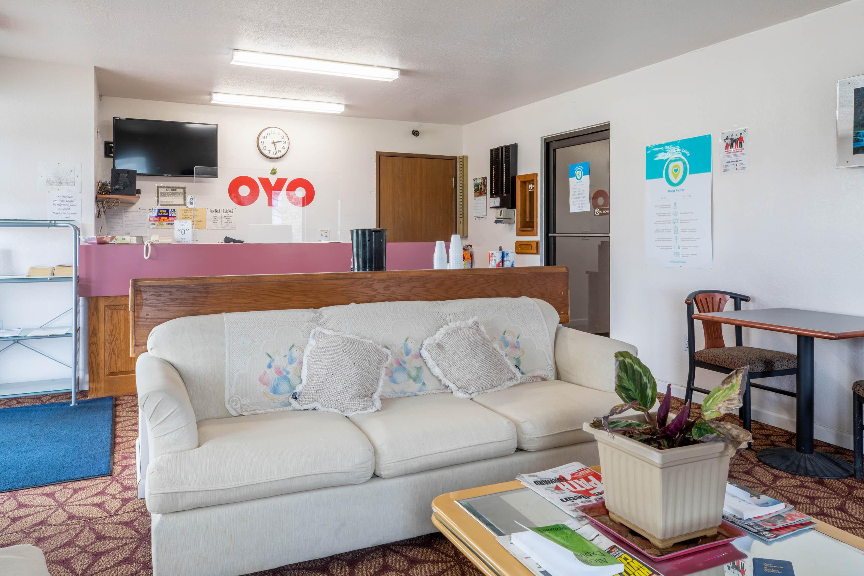 Oyo Hotel Chesaning Route 52 & Hwy 57 Екстериор снимка