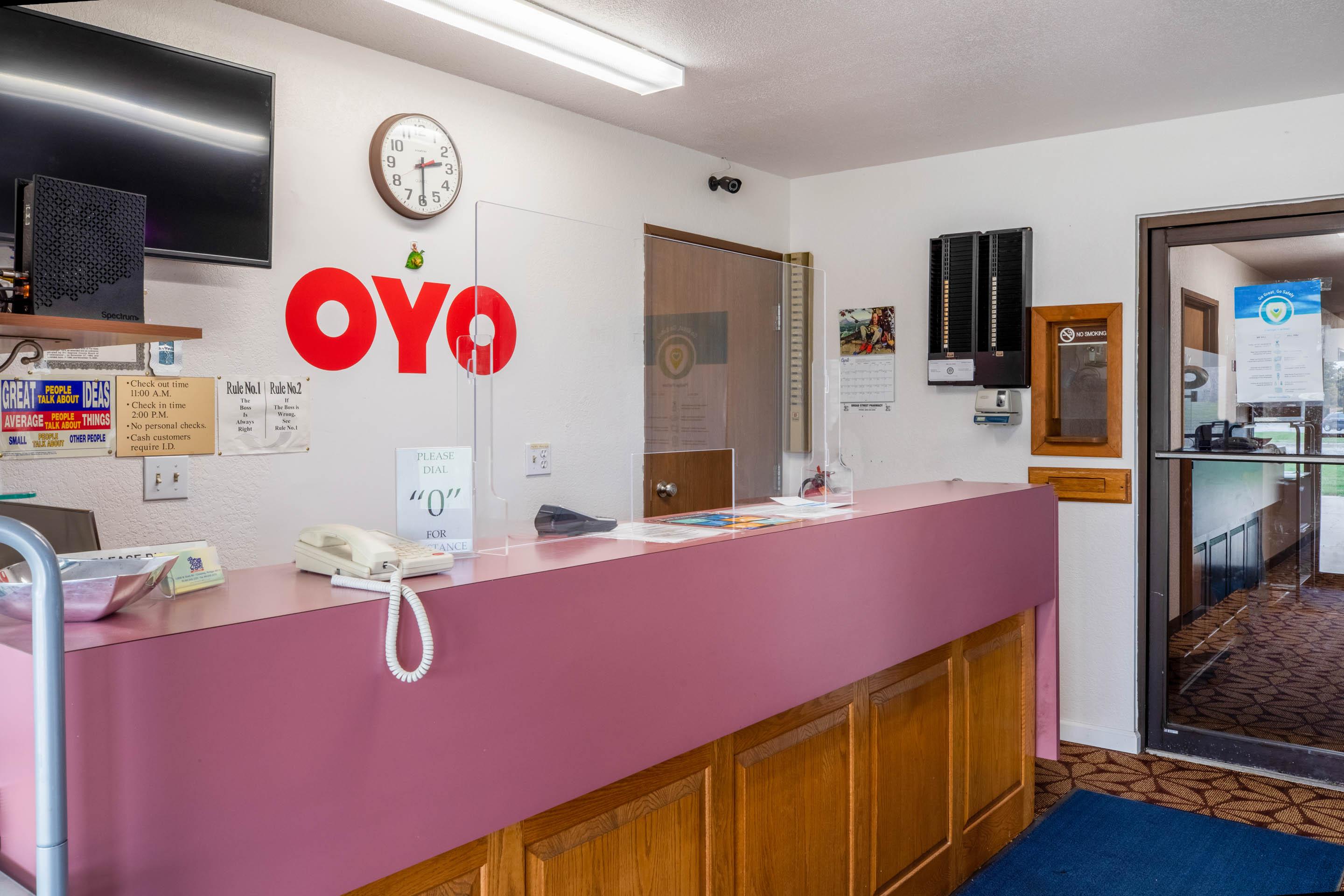 Oyo Hotel Chesaning Route 52 & Hwy 57 Екстериор снимка