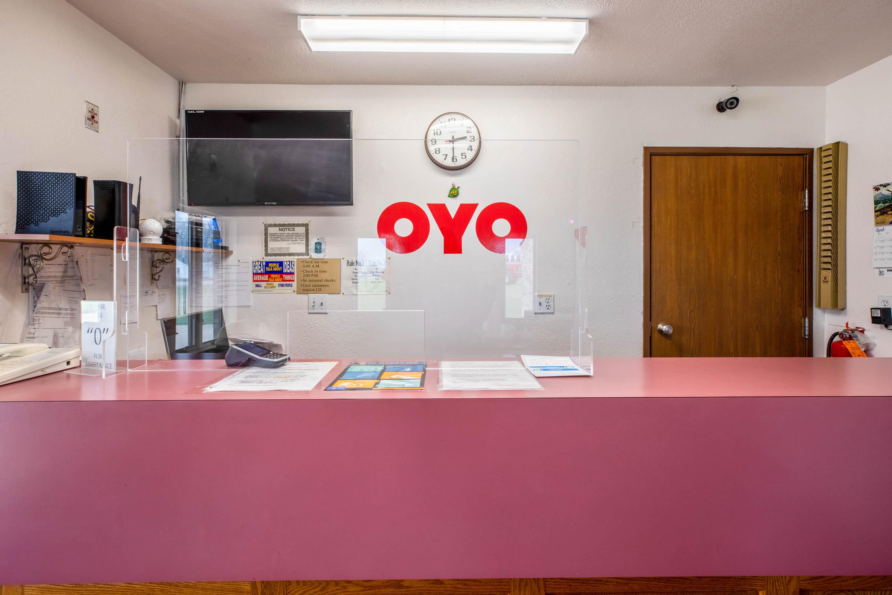 Oyo Hotel Chesaning Route 52 & Hwy 57 Екстериор снимка
