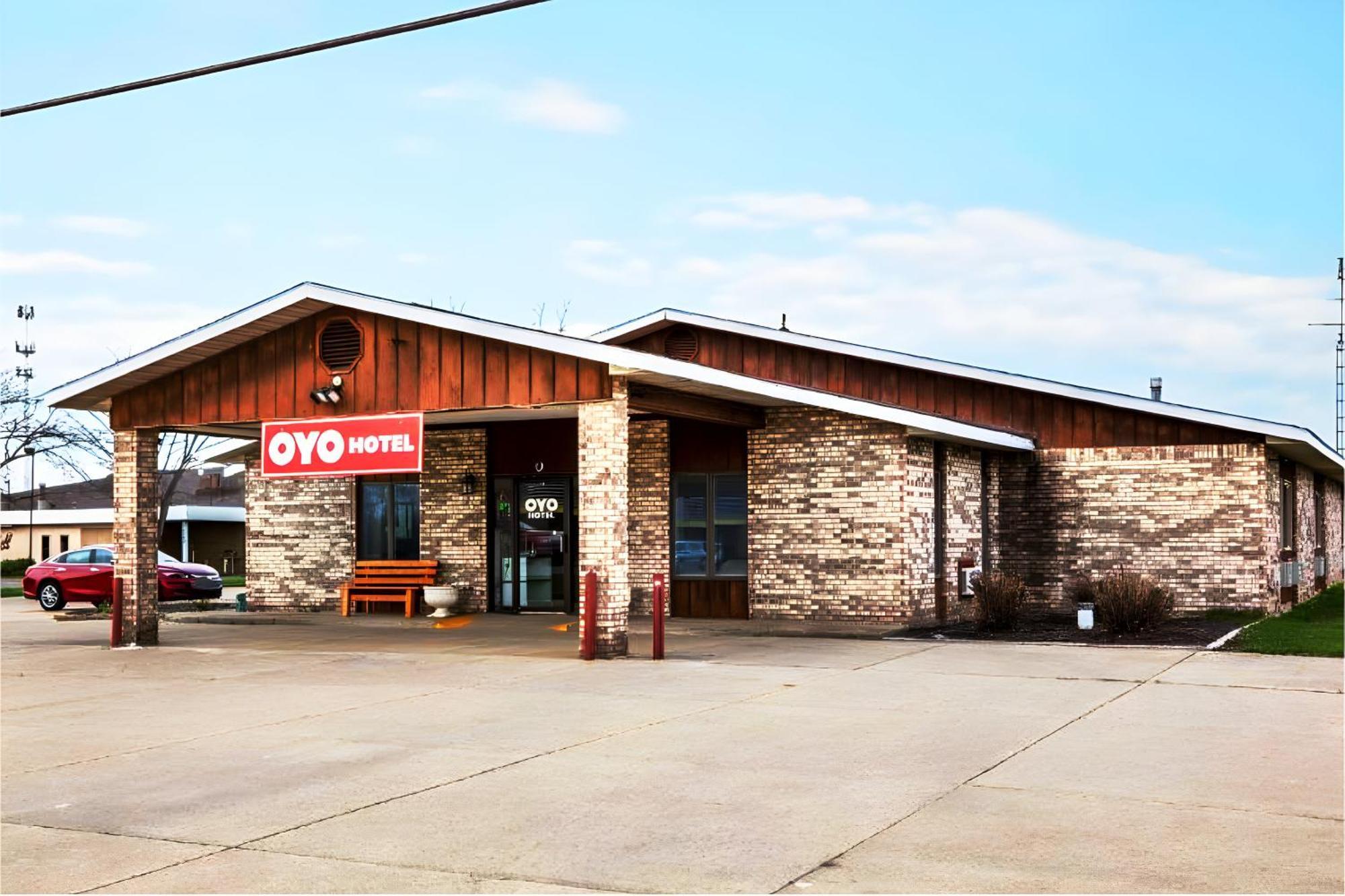 Oyo Hotel Chesaning Route 52 & Hwy 57 Екстериор снимка